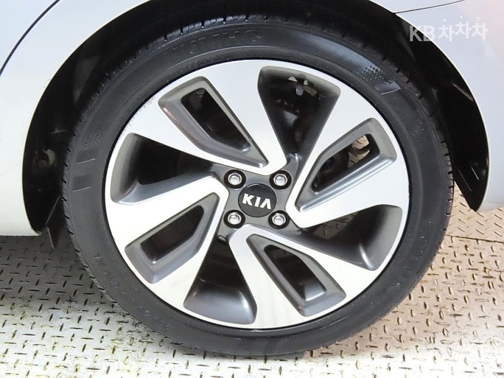 Kia All New Pride / Rio1.4 MPI Sedan Deluxe - 18