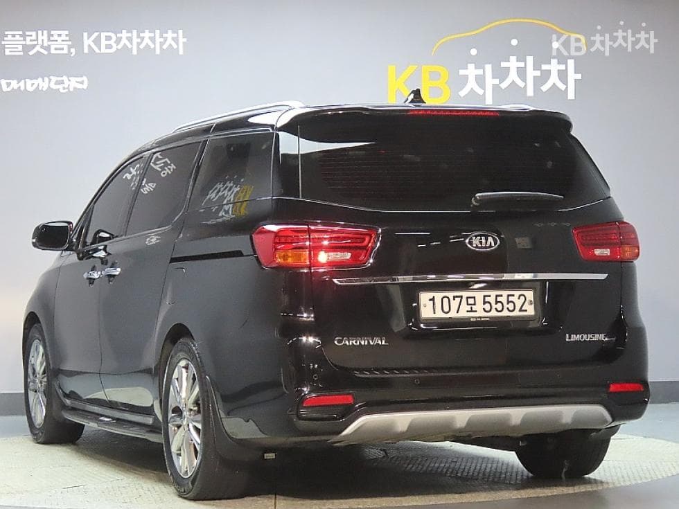 Kia The New (facelift) Carnival7-seater (Limousine) 3.3 Gasoline Limousine President - 4