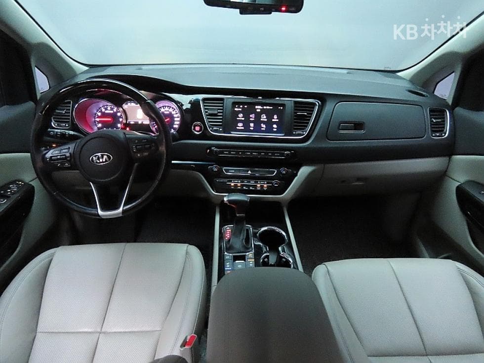 Kia The New (facelift) Carnival7-seater (Limousine) 3.3 Gasoline Limousine President - 6