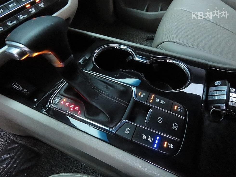 Kia The New (facelift) Carnival7-seater (Limousine) 3.3 Gasoline Limousine President - 9