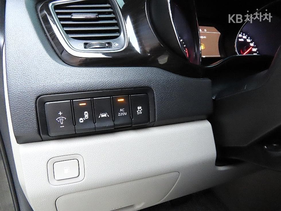 Kia The New (facelift) Carnival7-seater (Limousine) 3.3 Gasoline Limousine President - 13