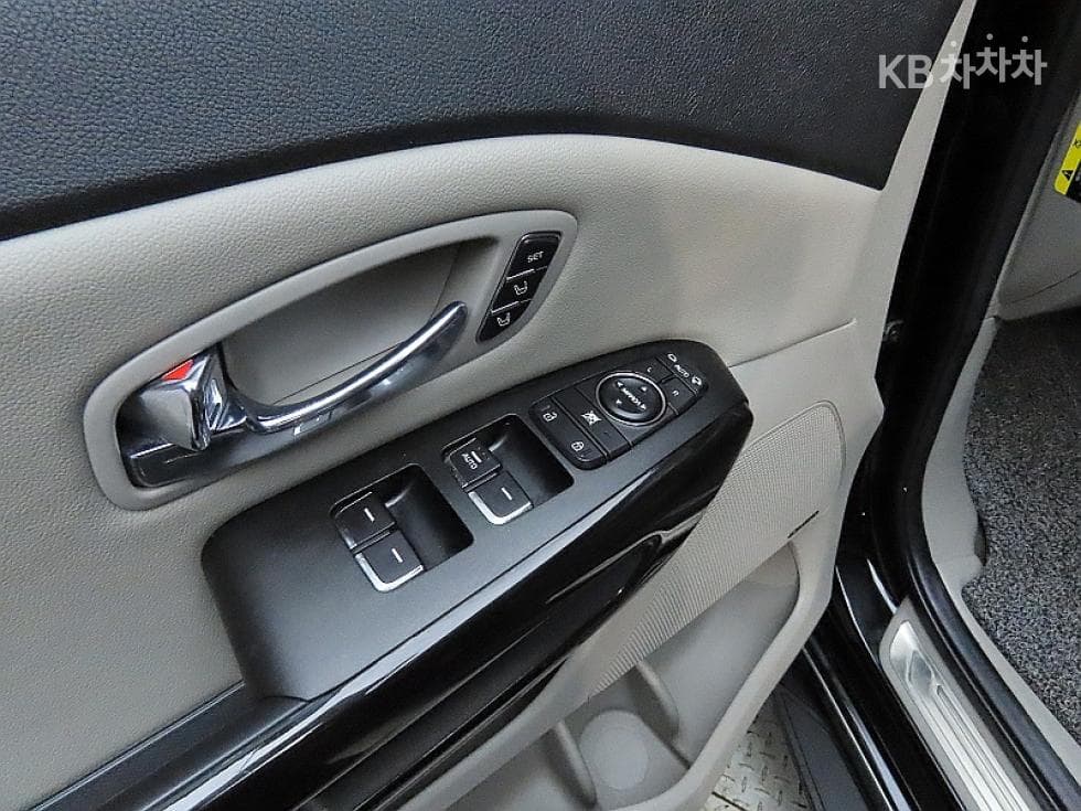 Kia The New (facelift) Carnival7-seater (Limousine) 3.3 Gasoline Limousine President - 14