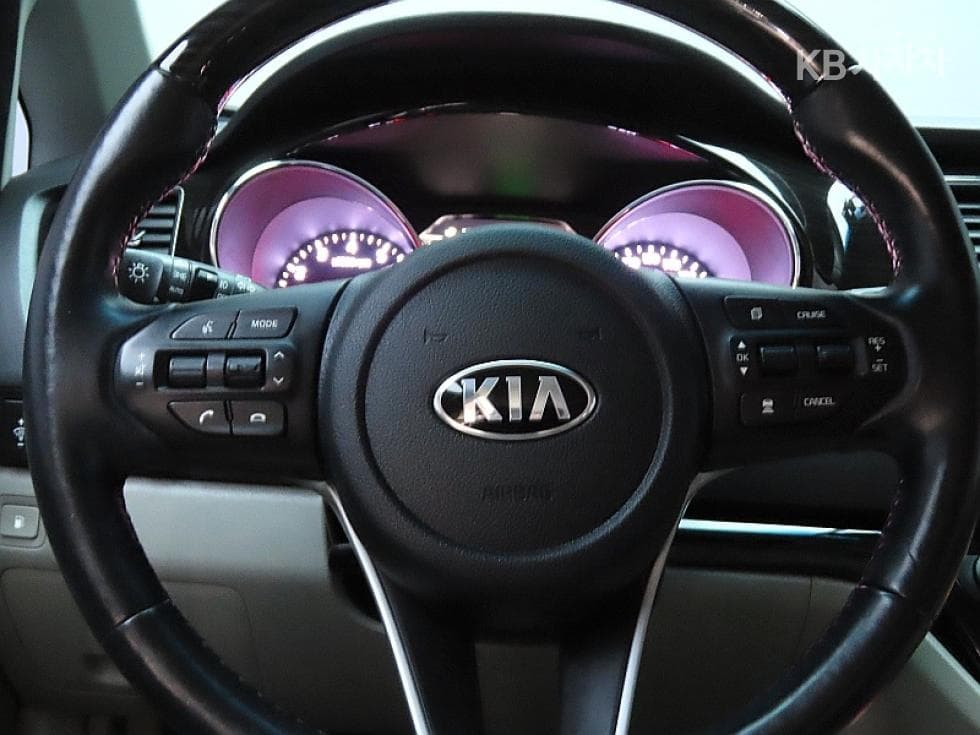 Kia The New (facelift) Carnival7-seater (Limousine) 3.3 Gasoline Limousine President - 18