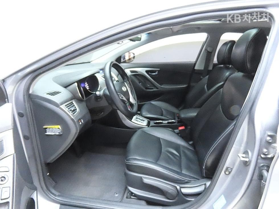 Hyundai Avante (Elantra)MDM16 GDi PREMIER - 10