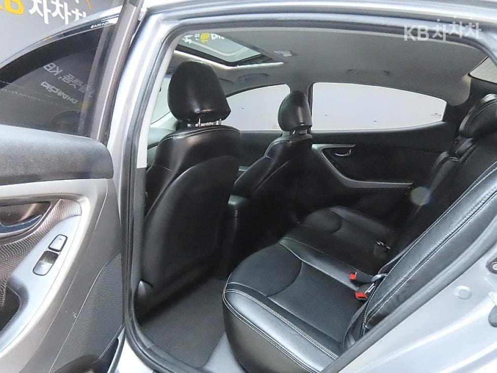 Hyundai Avante (Elantra)MDM16 GDi PREMIER - 11