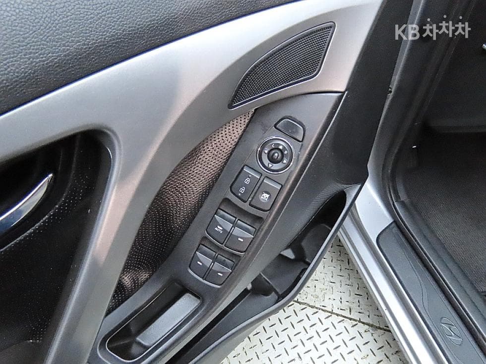 Hyundai Avante (Elantra)MDM16 GDi PREMIER - 13