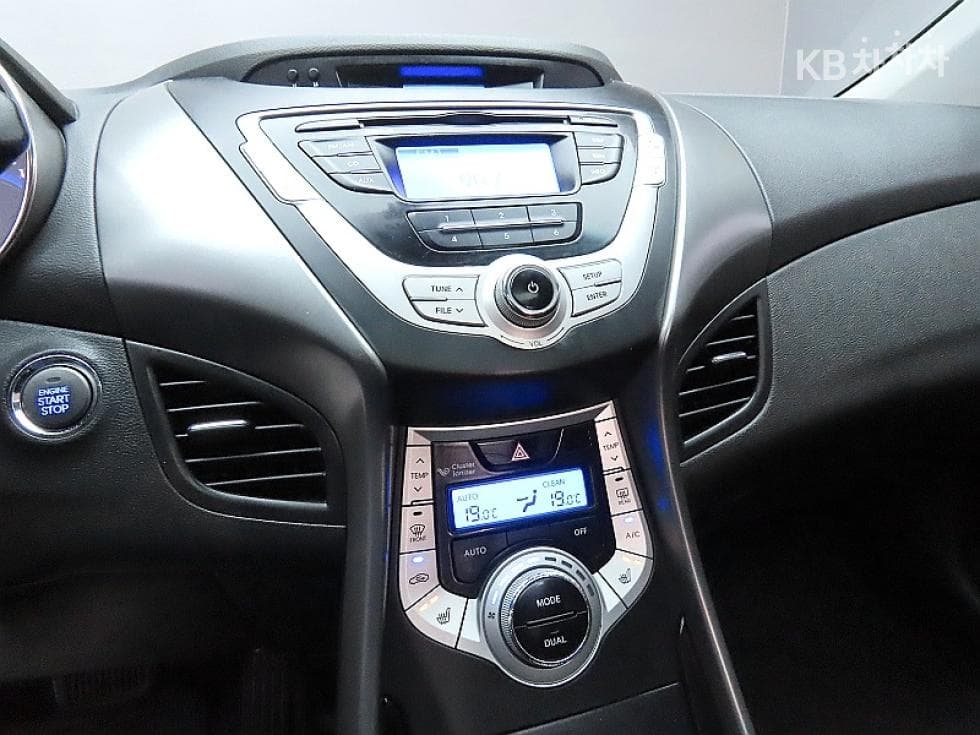 Hyundai Avante (Elantra)MDM16 GDi PREMIER - 16