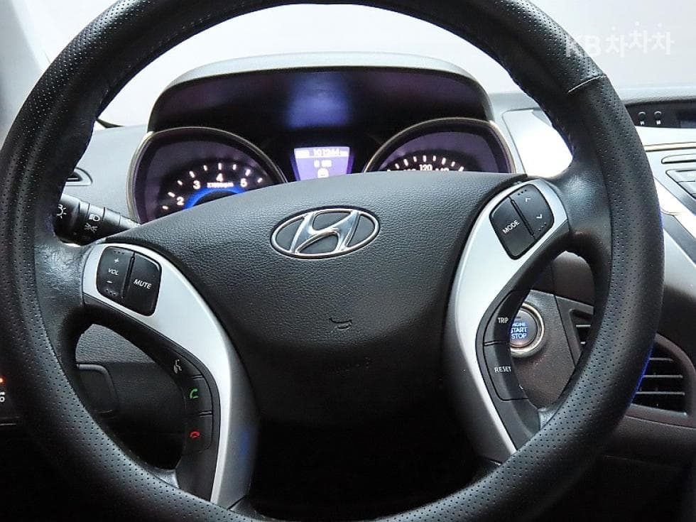 Hyundai Avante (Elantra)MDM16 GDi PREMIER - 17