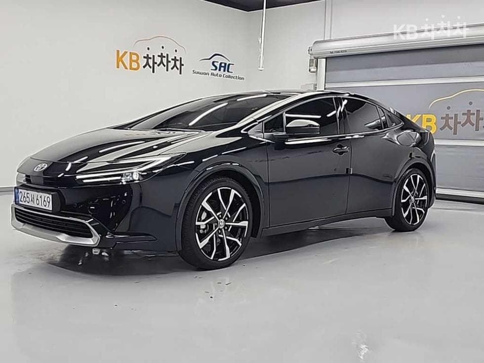 Toyota Prius(XW60) 2.0 PHEV XSE - Image 1