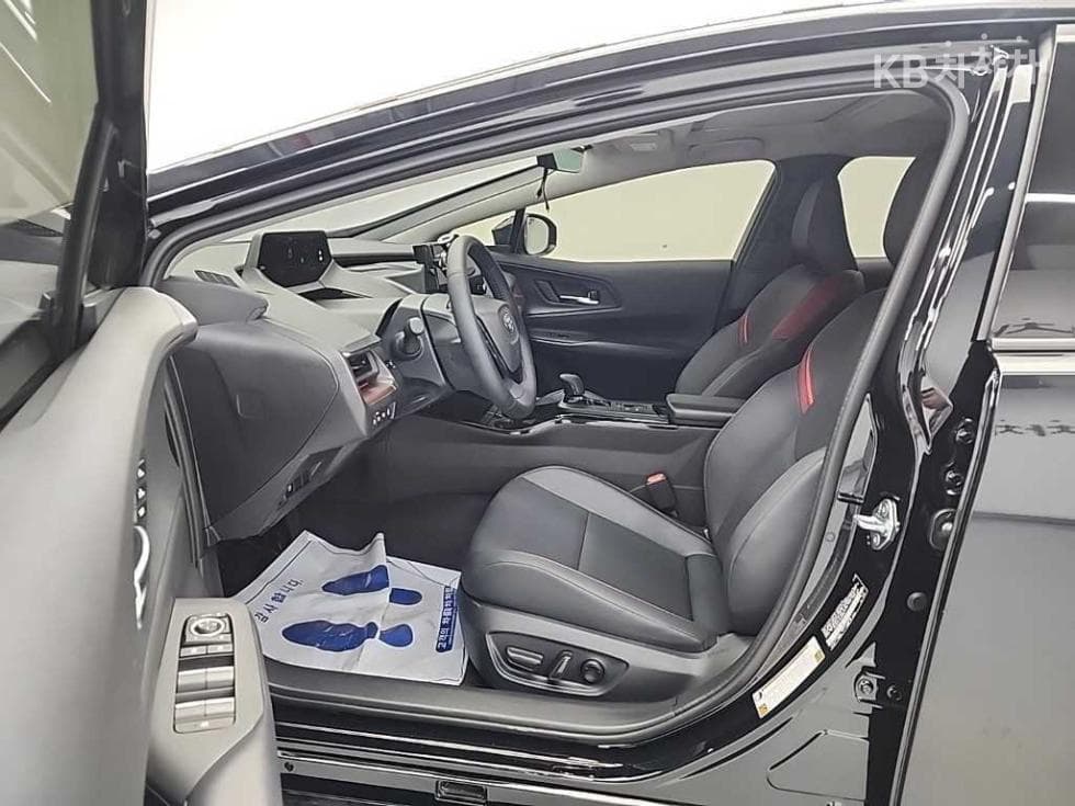 Toyota Prius(XW60)2.0 PHEV XSE - 11