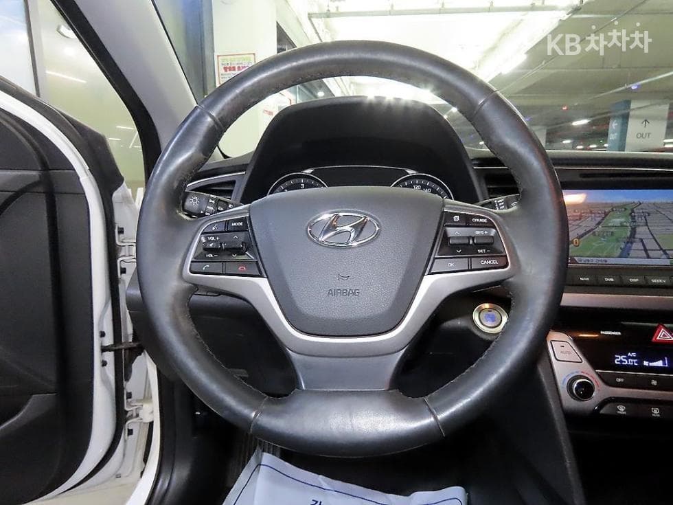 Хюндай Avante (Elantra)AD1.6 e-VGT Смарт Специал (специален признак/издание) - 8