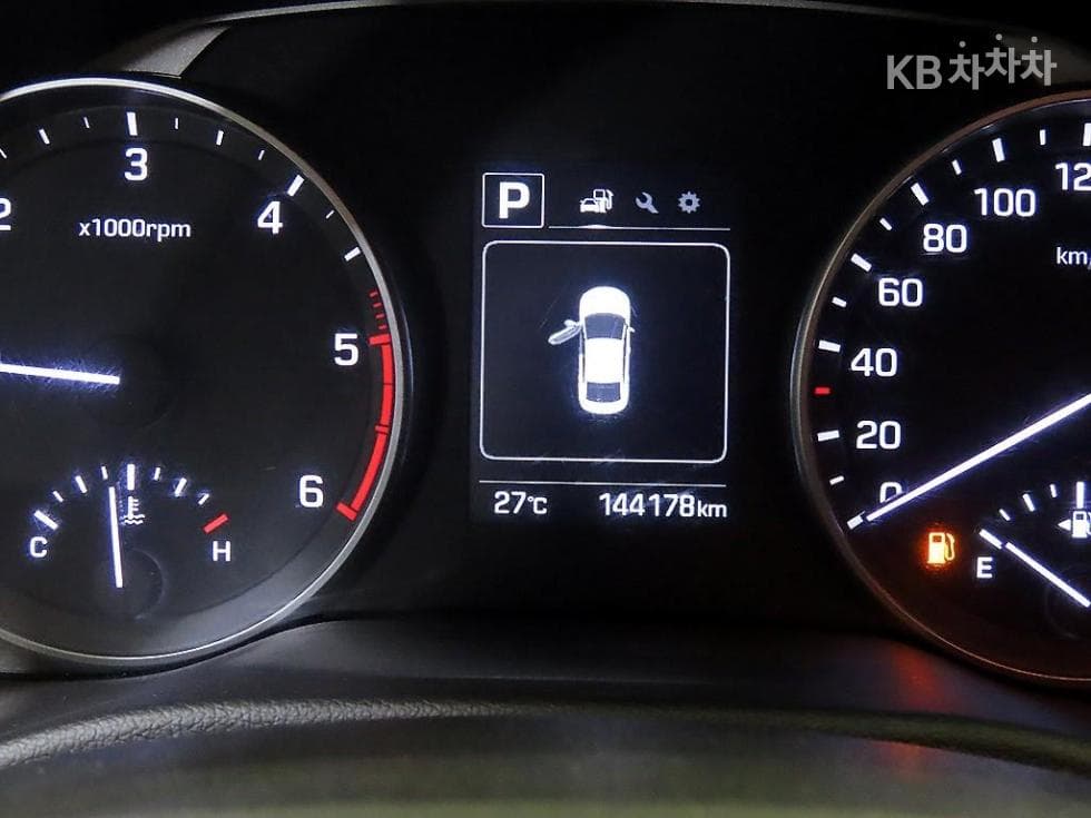 Хюндай Avante (Elantra)AD1.6 e-VGT Смарт Специал (специален признак/издание) - 9