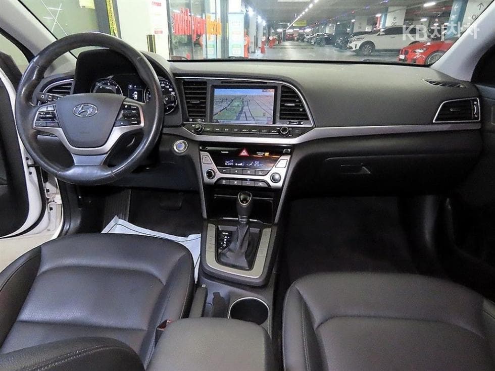 Хюндай Avante (Elantra)AD1.6 e-VGT Смарт Специал (специален признак/издание) - 10