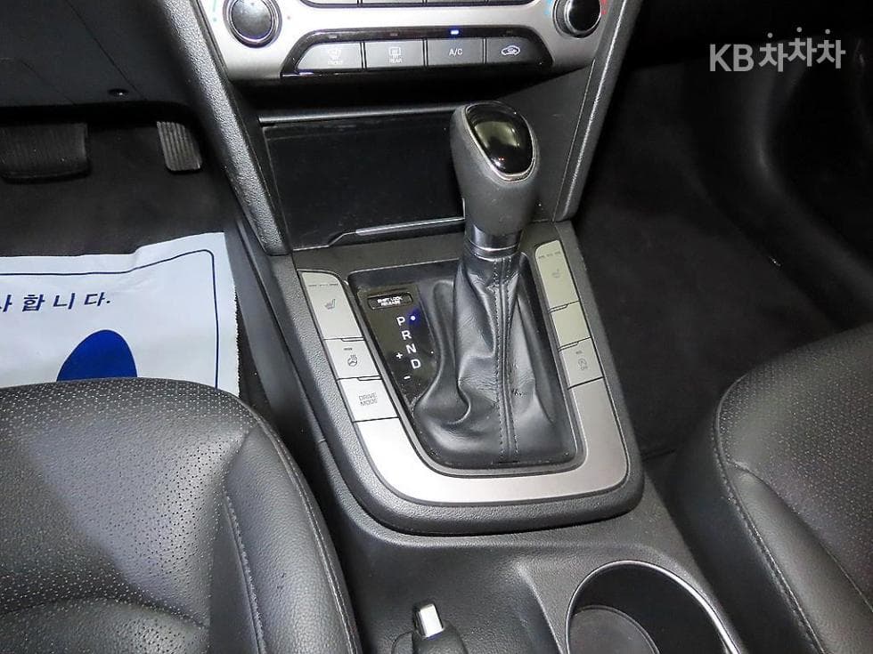 Хюндай Avante (Elantra)AD1.6 e-VGT Смарт Специал (специален признак/издание) - 12