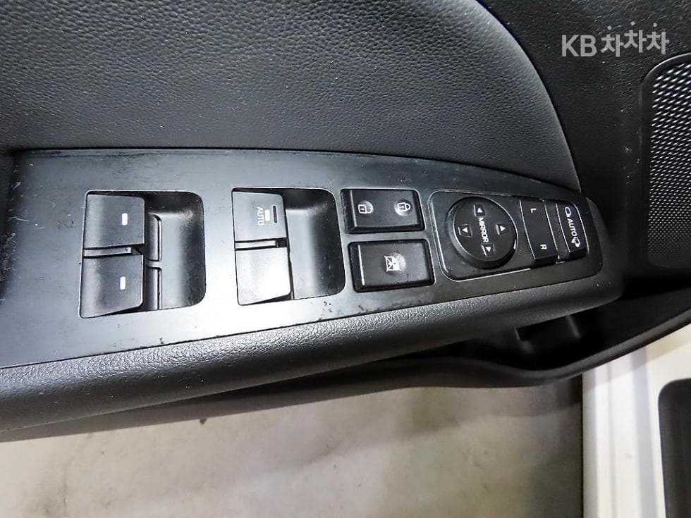 Хюндай Avante (Elantra)AD1.6 e-VGT Смарт Специал (специален признак/издание) - 13