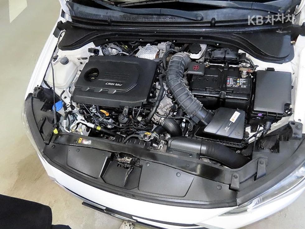 Хюндай Avante (Elantra)AD1.6 e-VGT Смарт Специал (специален признак/издание) - 17