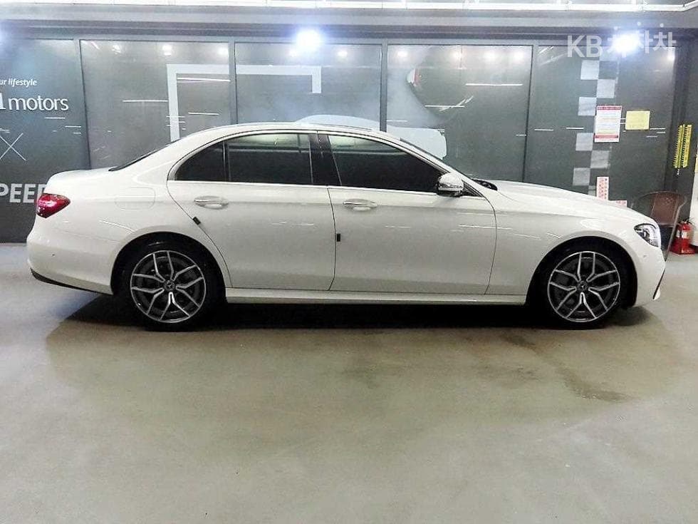 Mercedes-Benz E-Клас (W213)E220d 4MATIC AMG Line - 3