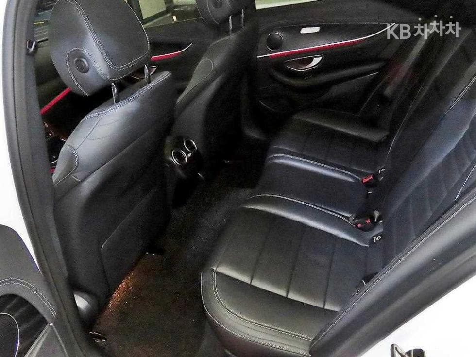 Mercedes-Benz E-Клас (W213)E220d 4MATIC AMG Line - 7