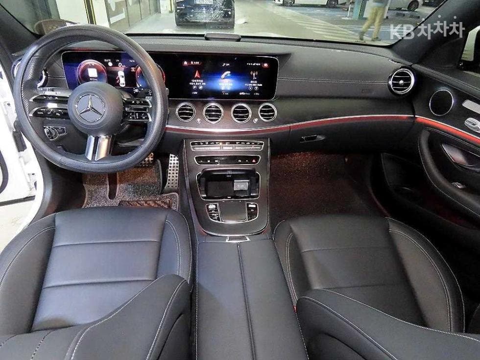 Mercedes-Benz E-Клас (W213)E220d 4MATIC AMG Line - 10
