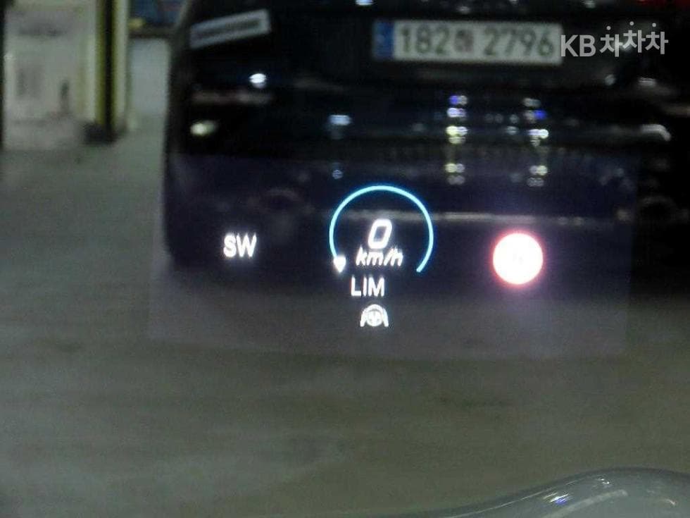 Mercedes-Benz E-Клас (W213)E220d 4MATIC AMG Line - 13
