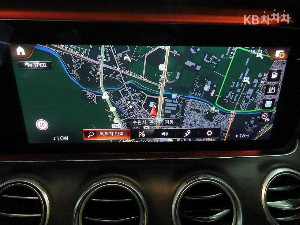 Mercedes-Benz E-Клас (W213)E220d 4MATIC AMG Line - 14