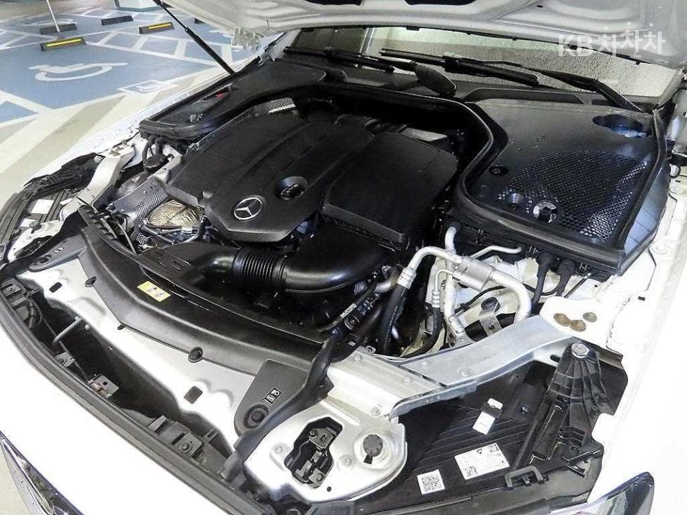 Mercedes-Benz E-Клас (W213)E220d 4MATIC AMG Line - 19