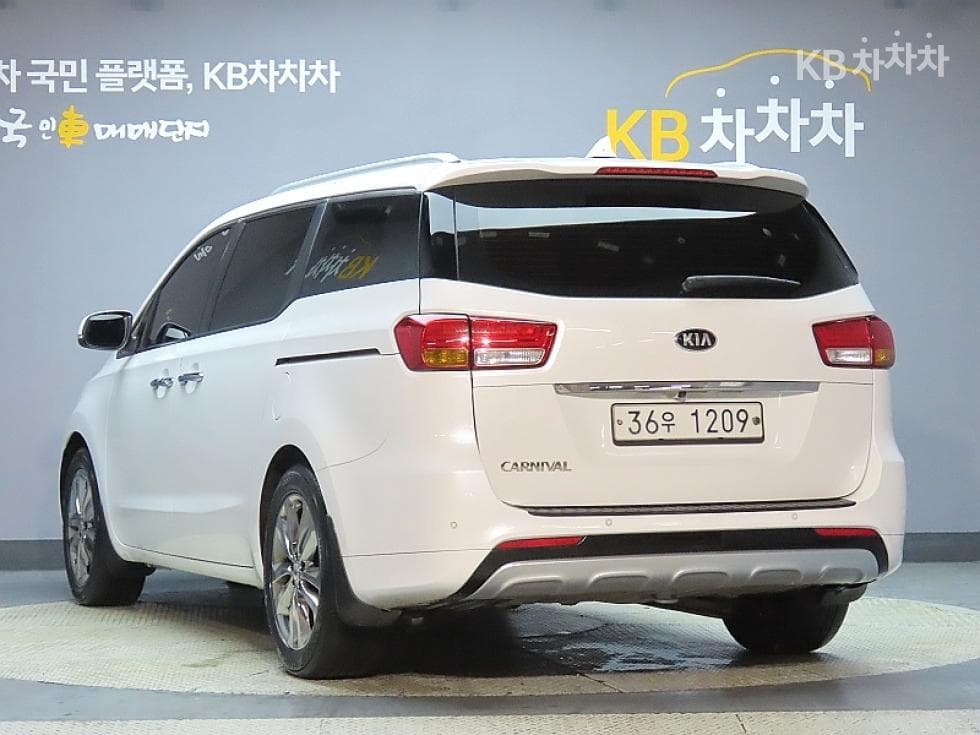 Kia All New Carnival9-seater 2.2 Diesel Prestige - 4