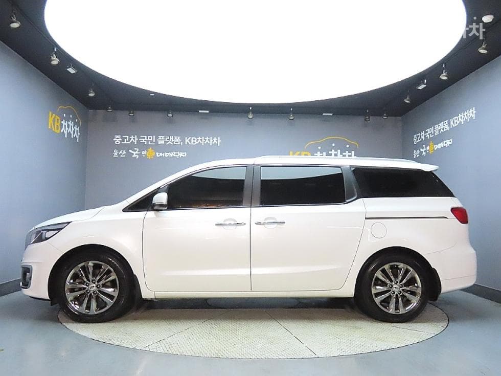Kia All New Carnival9-seater 2.2 Diesel Prestige - 5