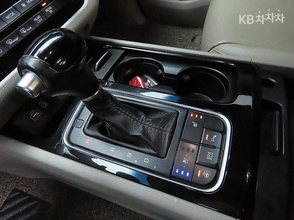 Kia All New Carnival9-seater 2.2 Diesel Prestige - 9