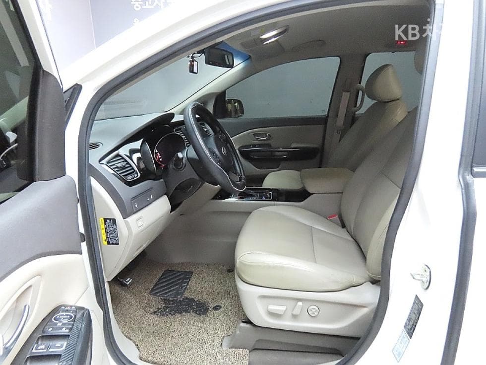Kia All New Carnival9-seater 2.2 Diesel Prestige - 10