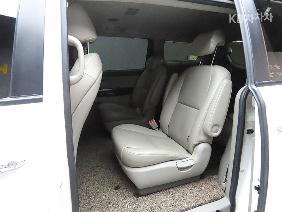 Kia All New Carnival9-seater 2.2 Diesel Prestige - 11