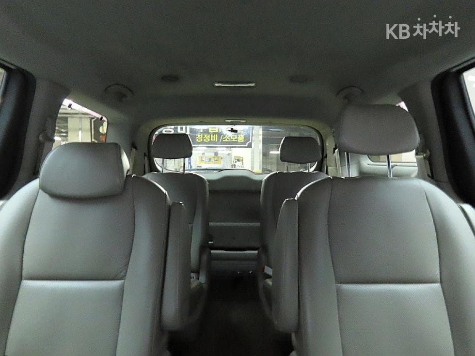 Kia All New Carnival9-seater 2.2 Diesel Prestige - 12