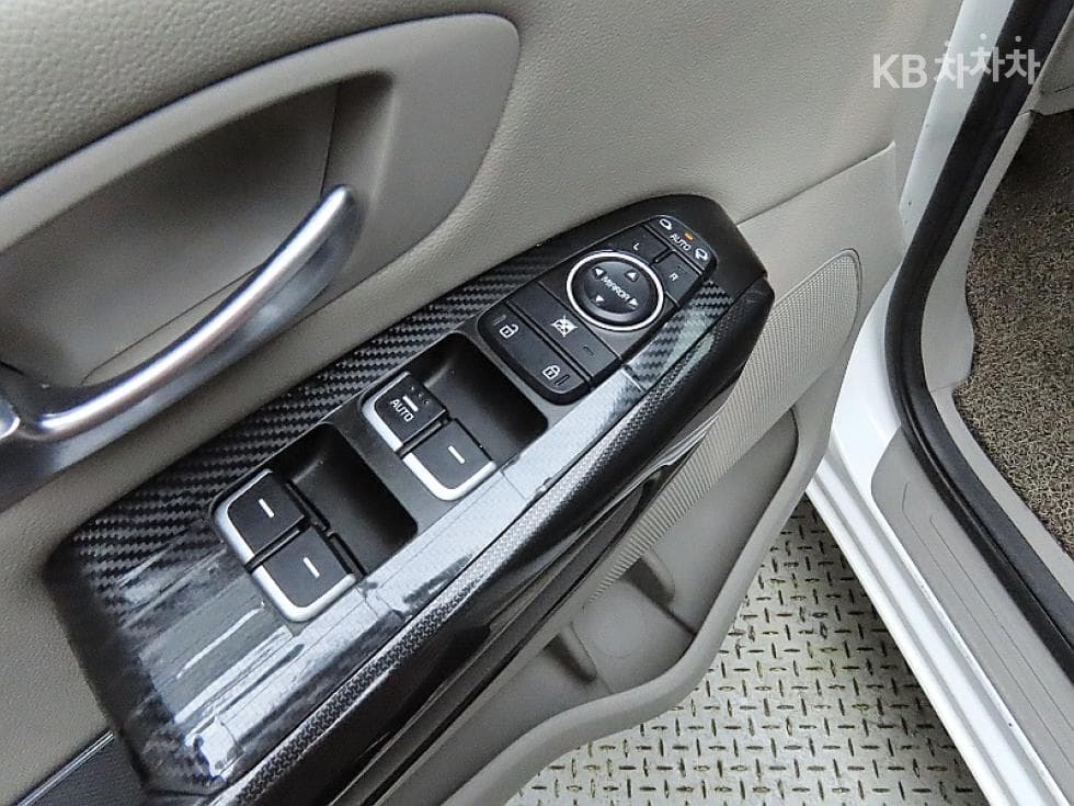 Kia All New Carnival9-seater 2.2 Diesel Prestige - 14