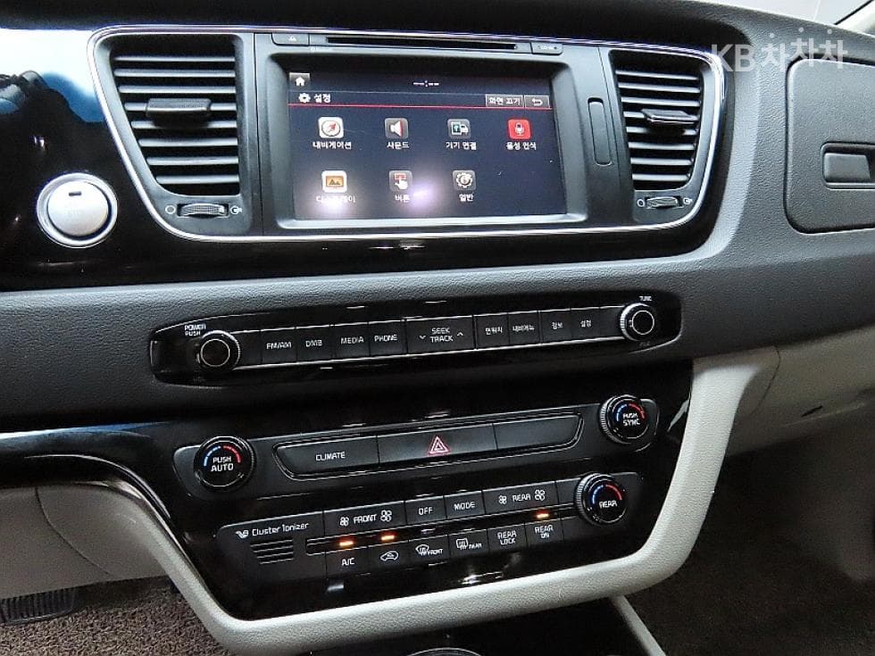 Kia All New Carnival9-seater 2.2 Diesel Prestige - 17