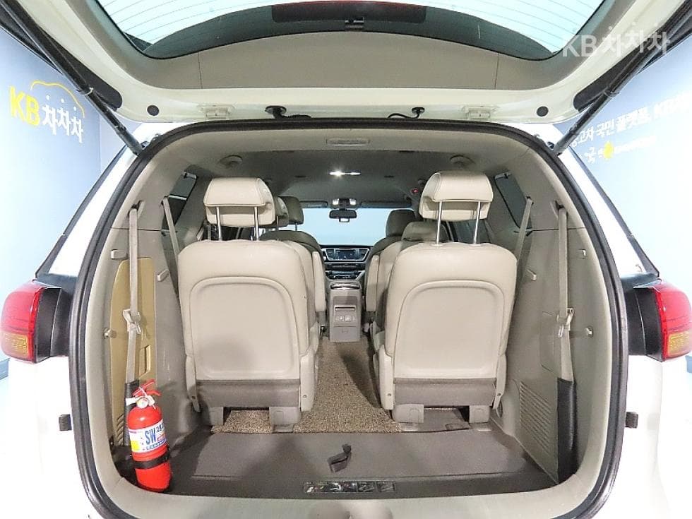 Kia All New Carnival9-seater 2.2 Diesel Prestige - 19