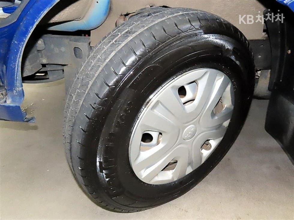 Киа The New (фейслифт) Бонго 3 (лек)1 тон Королевска кабина Удължено междуосие 2WD GLS - 16