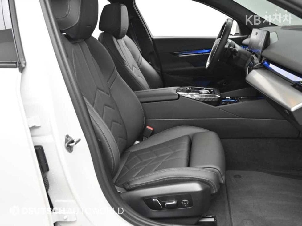 BMW Нов5 Серия(G60)520i M Sport - 10