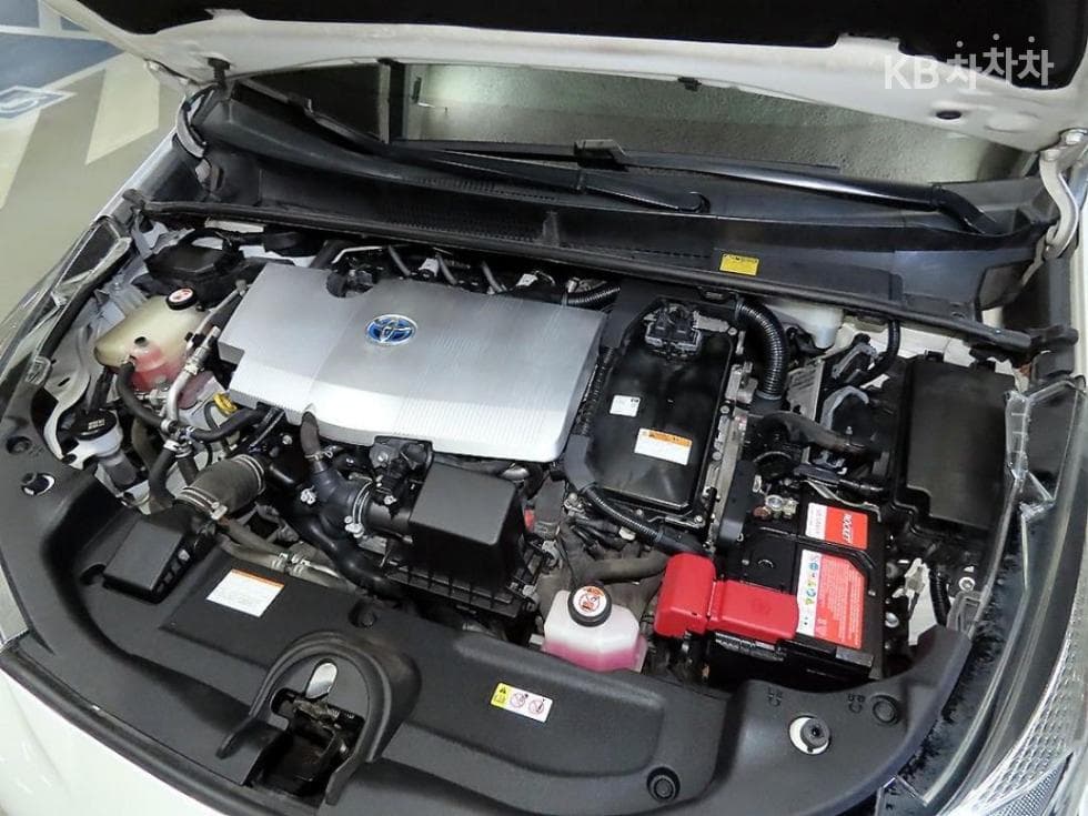 Toyota Prius 4th generation1.8 E - - 16
