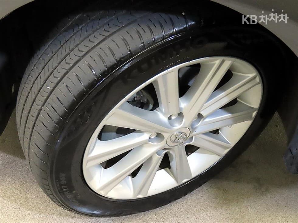 Toyota Нов Camry2.5L хибрид XLE - 20