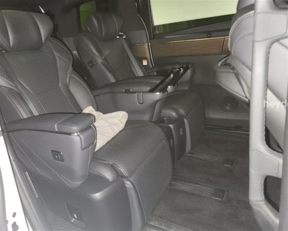 Toyota ALPHARD(AH30)2.5 HEV AWD Стандартен - 9