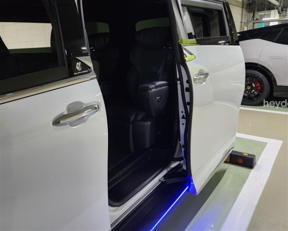 Toyota ALPHARD(AH30)2.5 HEV AWD Стандартен - 11