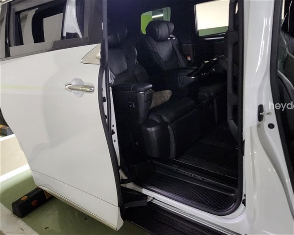 Toyota ALPHARD(AH30)2.5 HEV AWD Стандартен - 12
