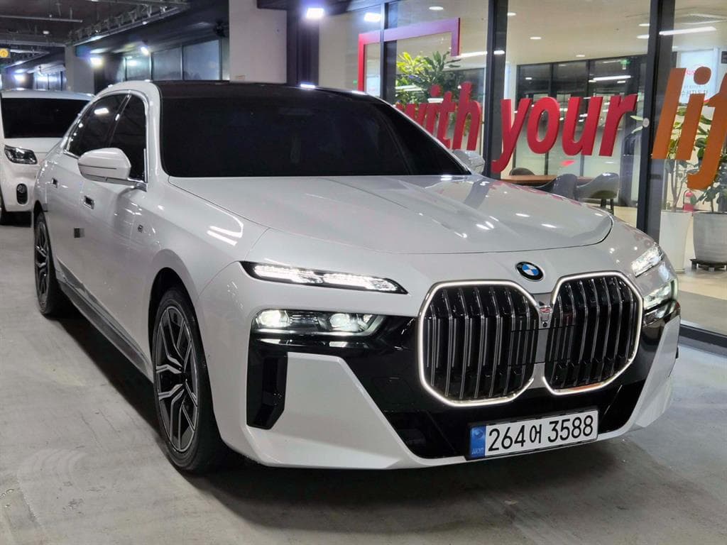 BMW 7시리즈(G70) 740i xDrive M Sport - Image 1