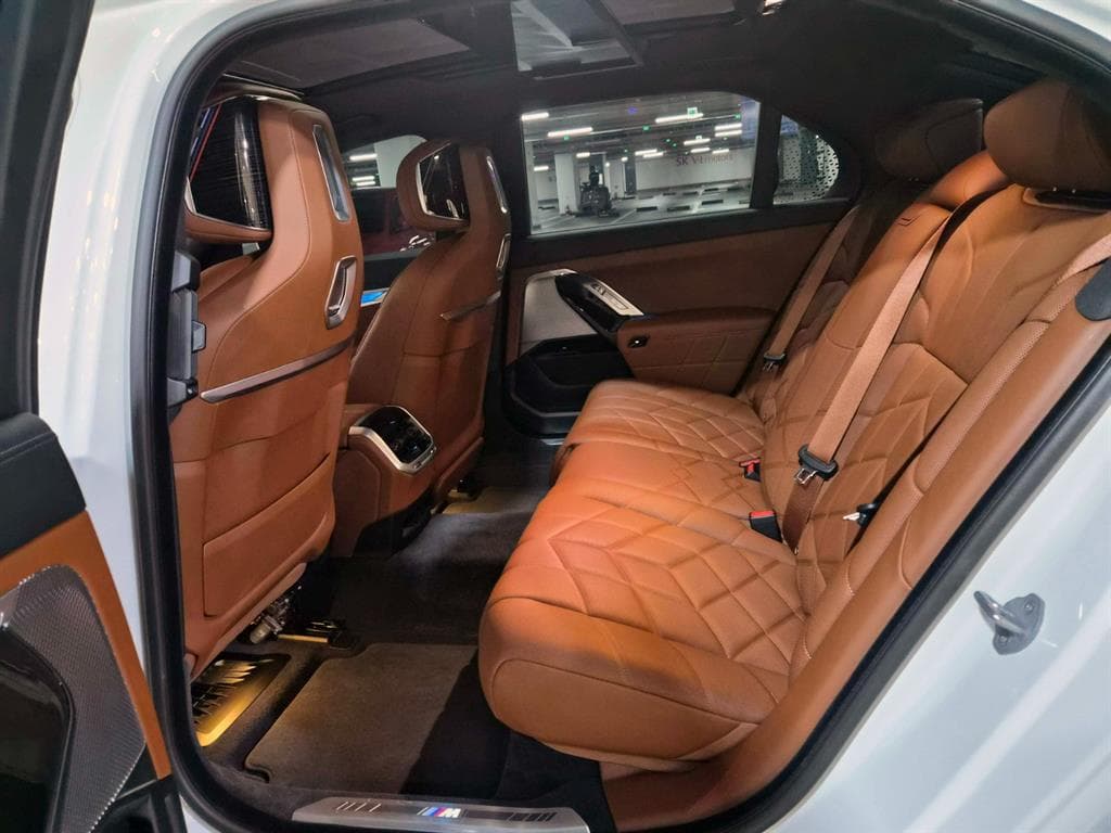 BMW 7시리즈(G70)740i xDrive M Sport - 7