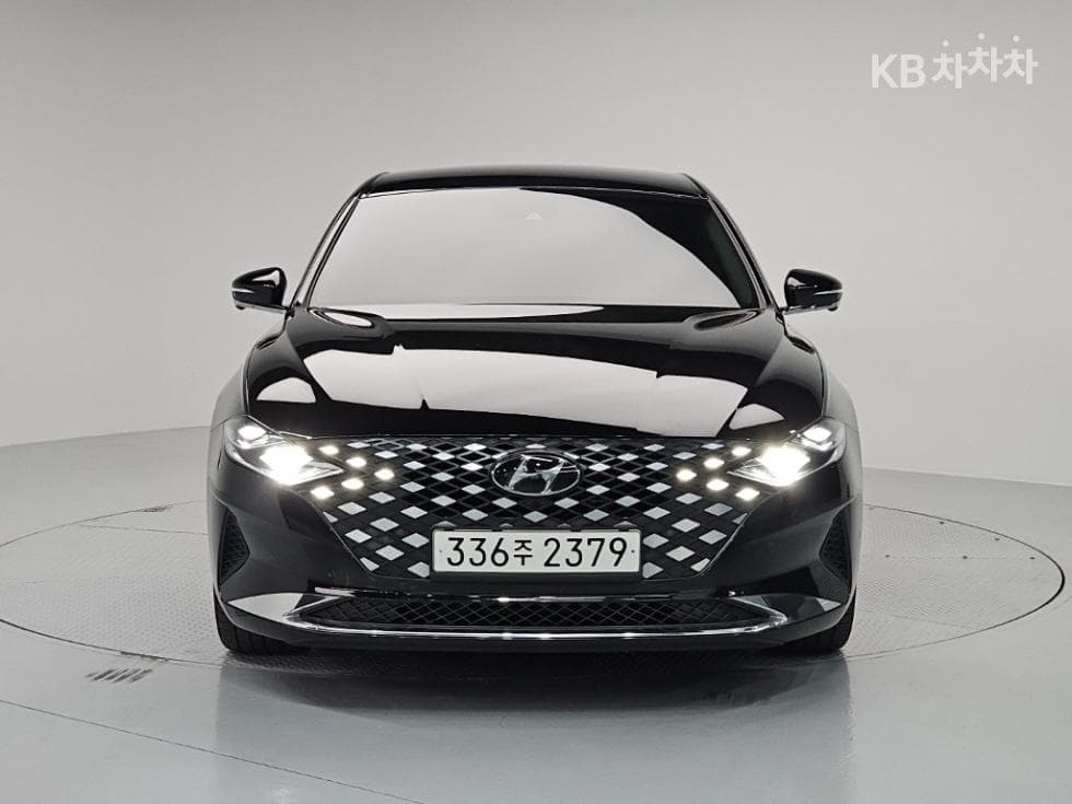 Hyundai The New (facelift) Grandeur (Azera)2.5 Le Blanc - 2