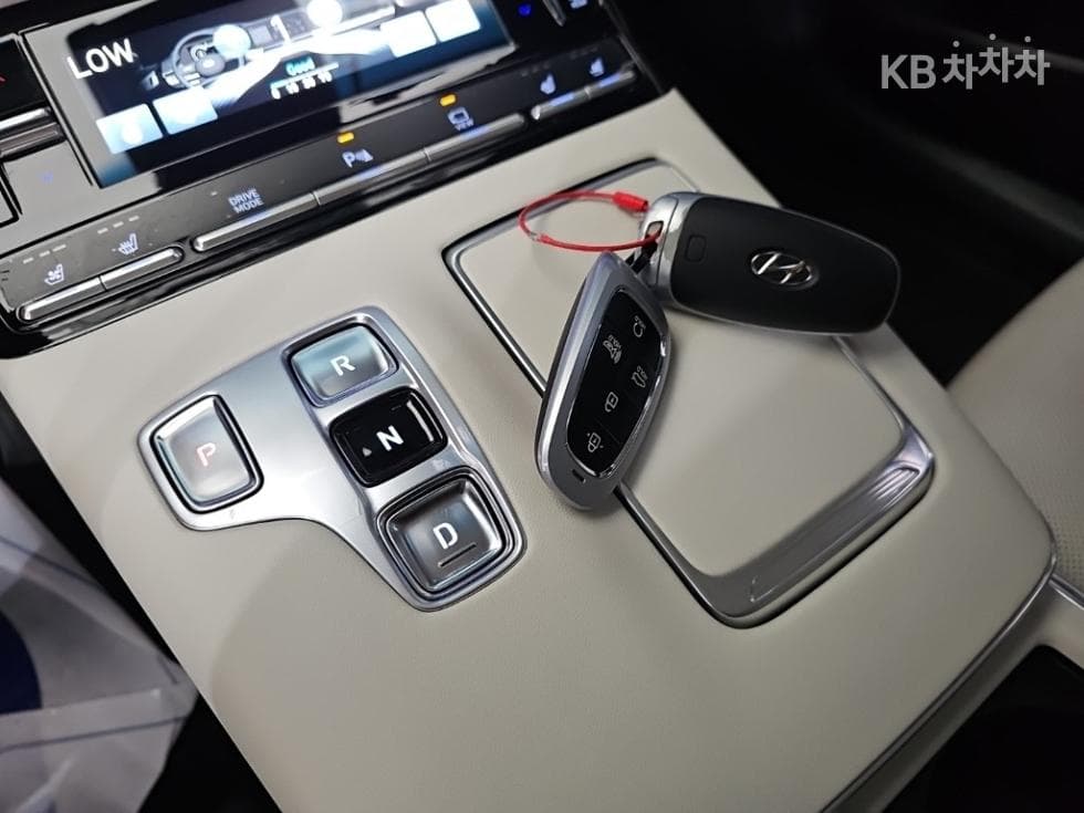 Hyundai The New (facelift) Grandeur (Azera)2.5 Le Blanc - 8