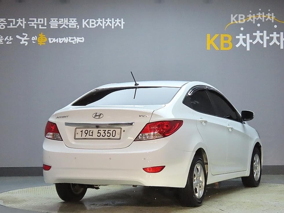 Hyundai Accent(신형)1.4 VVT Premier - 2