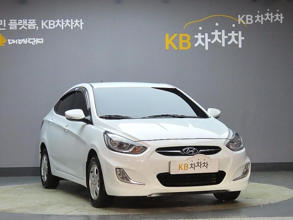 Hyundai Accent(신형)1.4 VVT Premier - 3