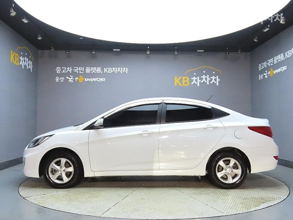 Hyundai Accent(신형)1.4 VVT Premier - 5