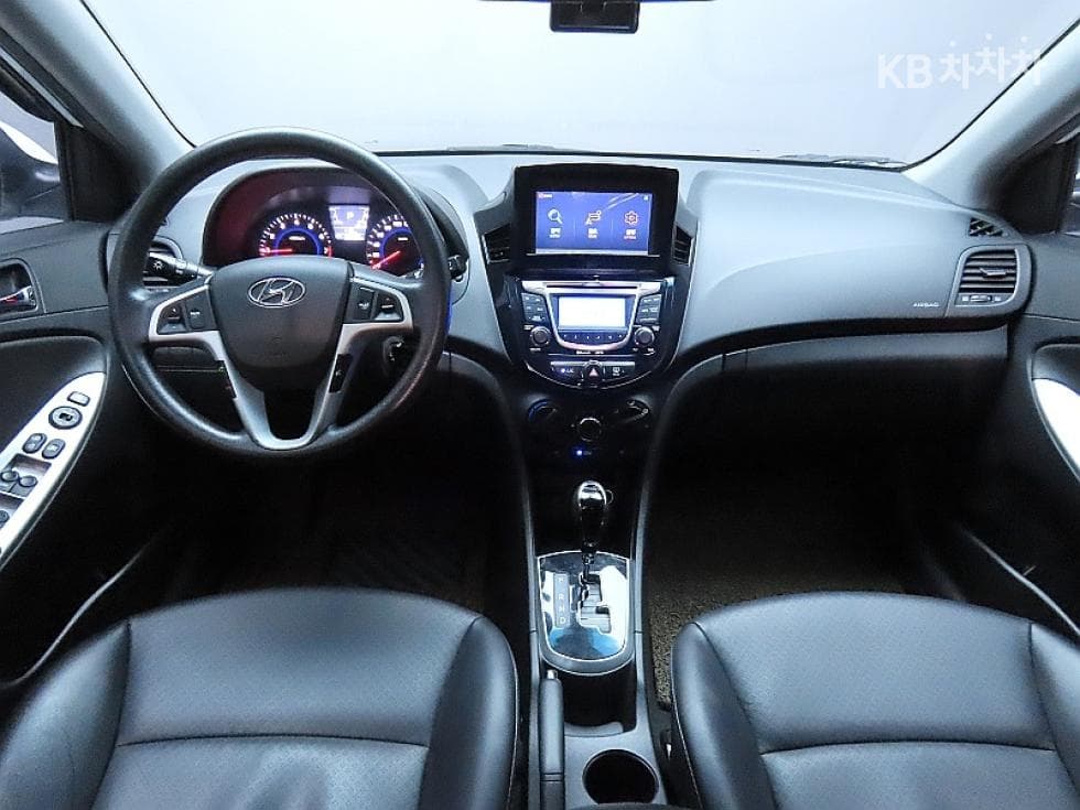 Hyundai Accent(신형)1.4 VVT Premier - 6